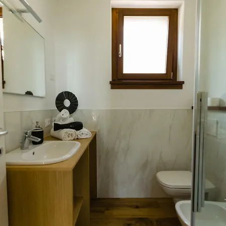 Apartment Discesa A With Terrace And Garden On Iseo *