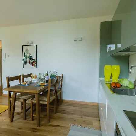 Apartment Discesa A With Terrace And Garden On Iseo Riva di Solto