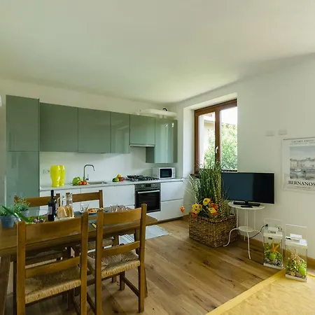 Discesa A With Terrace And Garden On Iseo *