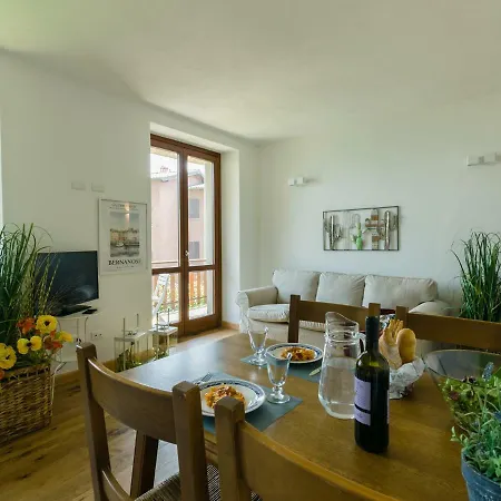 Discesa A With Terrace And Garden On Iseo Апартаменты *