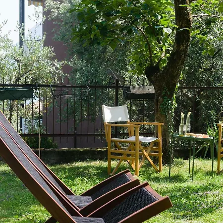 Discesa A With Terrace And Garden On Iseo Рива-ди-Сольто